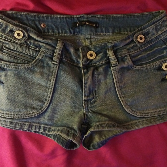 Shorts - Picture 2 of 2